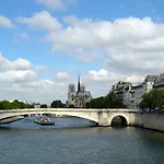 Studio Ile Saint Louis 75004 Paris