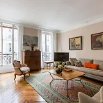 Veeve - Muted Beauty In Batignolles