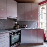 Veeve - Muted Beauty In Batignolles