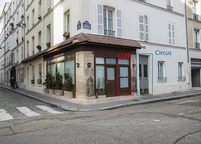 LOVE CIRCUS beautiful apartment near Eiffel Tower