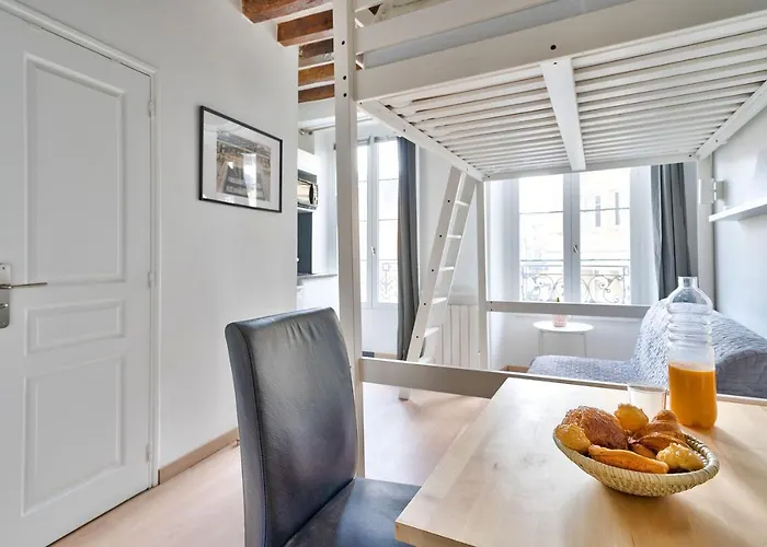 Pretty Mezzanine Studio In The Heart Of Paris