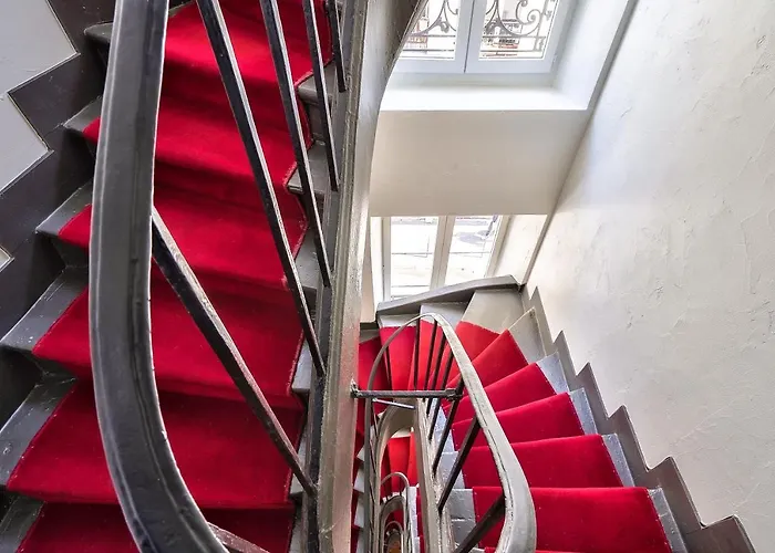 Stylish Mezzanine Studio In The Heart Of Paris 3F