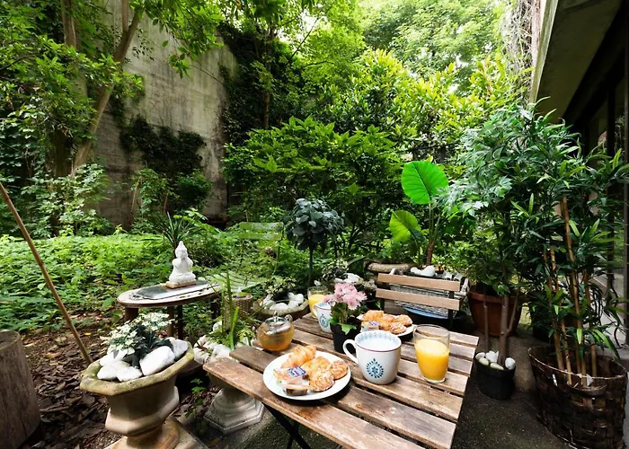 Un coin de paradis avec jardin à Montmartre