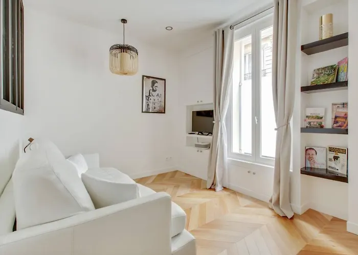 Refurbished Design Flat -Near Champs-Elysees Paris