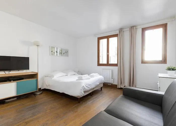 Pantheon Private Latin Quarter Studio