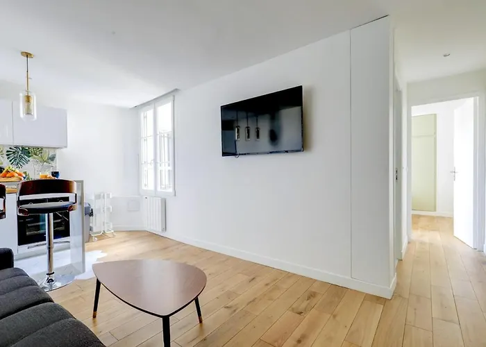 Tuileries - Louvre City Apartment