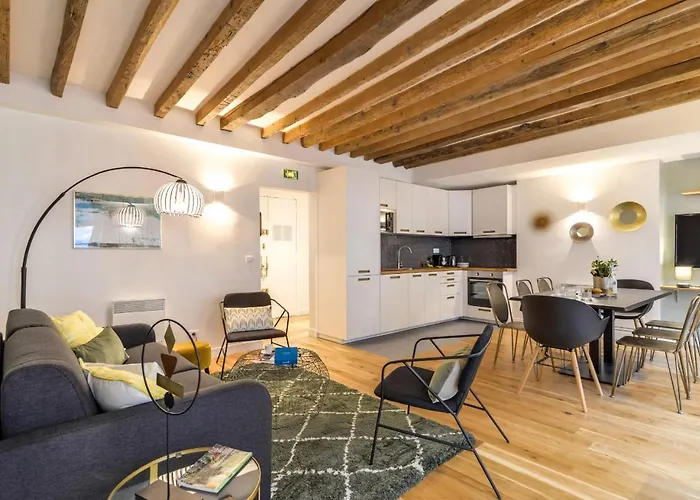 Appartement avec 3 chambre(s) de 78 m² et 1 salle(s) de bains privée(s) à 8e - Champs-Élysées