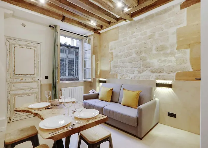 CMG - Place des Vosges - Le Marais 2
