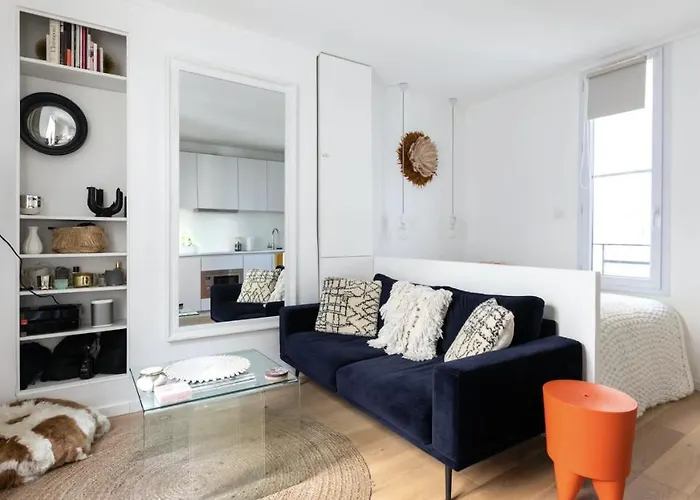 Charming Parisian Apartment Next To The Eiffel Tower