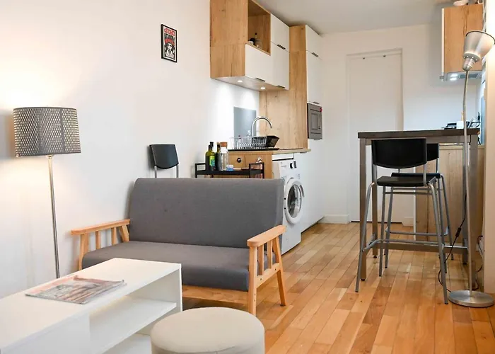 A Small Love Nest For 2 Near The Center Of Paris