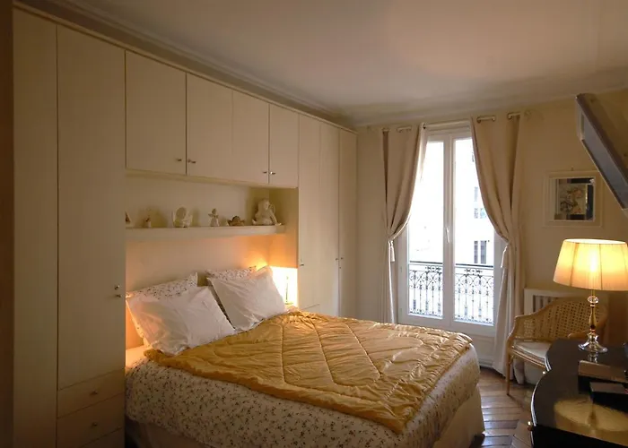 Two-Bedroom Apartment Champs-Elysees