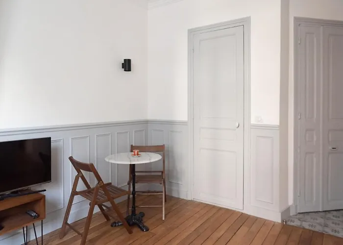 Charming Love Nest Near Montmartre