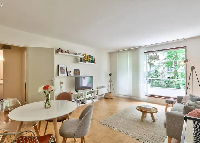 Bright Apartment With Balcony For 2 - Paris 18