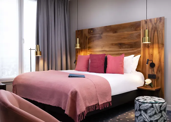 Hotel Maxim Folies