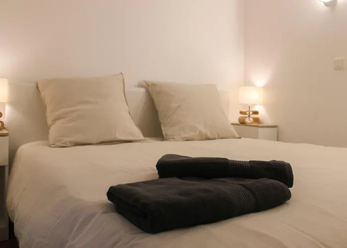Cozy And Practical Cocoon At The Heart Of Paris