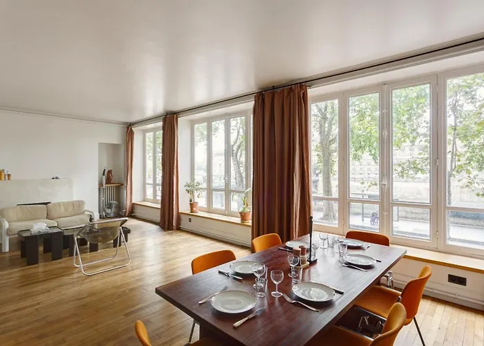 The Marais & Docks View Apartment