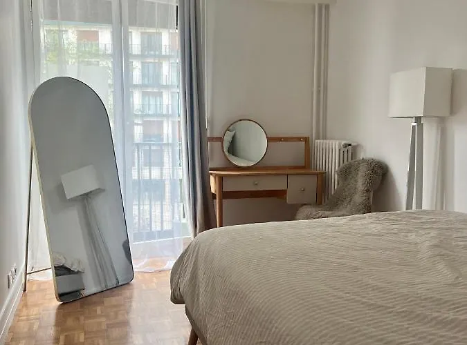 Modern Apartment Near The Eiffel Tower, 45M