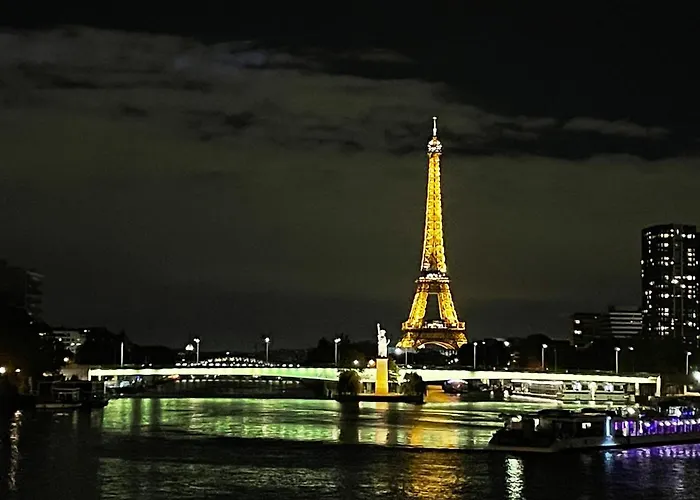 Private Room In Tour Eiffel Apart