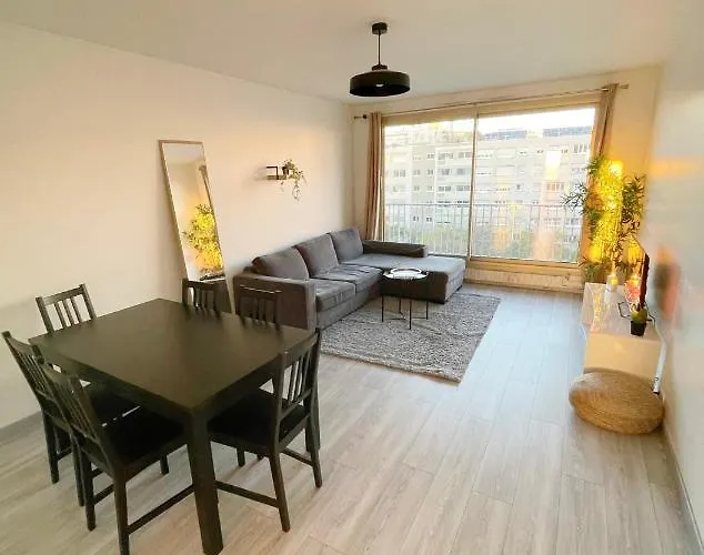 2 Bedroom In Middle Of Paris