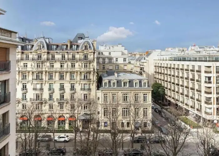 Avenue Montaigne Luxury Apartment 2Br 4P