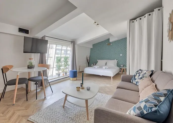 Appartement Renove Proche Arc Triomphe - 2P