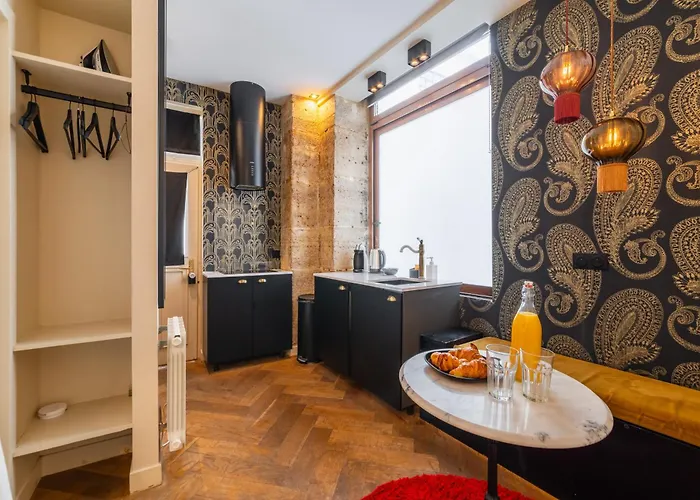 Studio Bien Equipe Proche De Toutes Commodites -2P