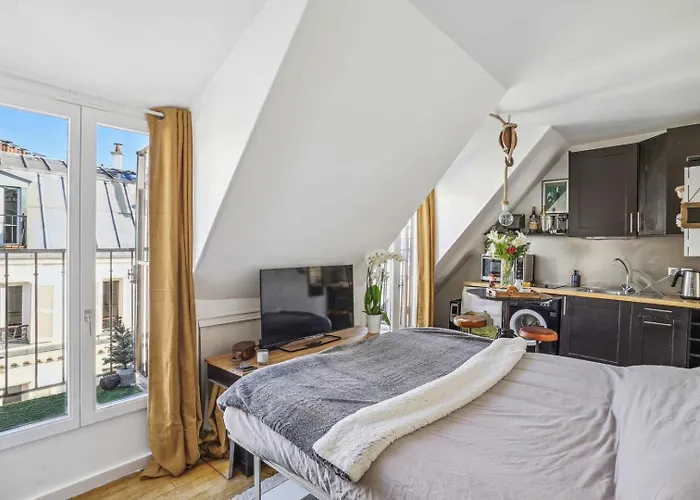 Le Joyeux Dans Les Hauteurs De Montmartre