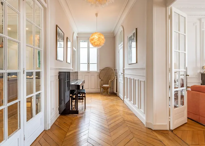 Luxurious Traditional French Style Near Eiffel Tower