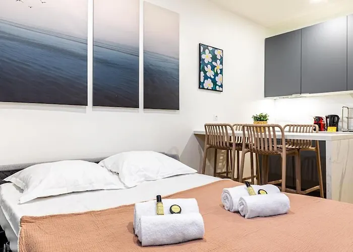 Appartement Moderne Pour 4 Proche Arc De Triomphe