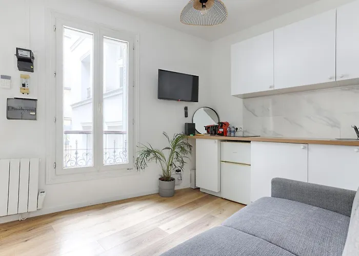 Montmartre/Moulin Rouge Studio