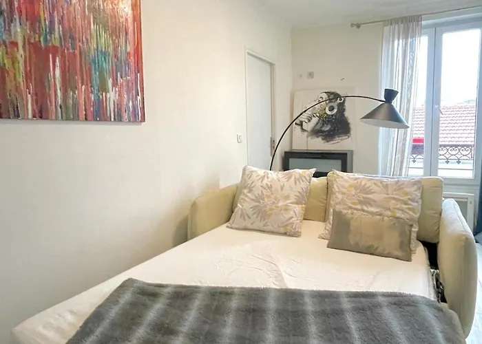 Appartement 2 Pieces Au Pied Du Metro Buzenval.