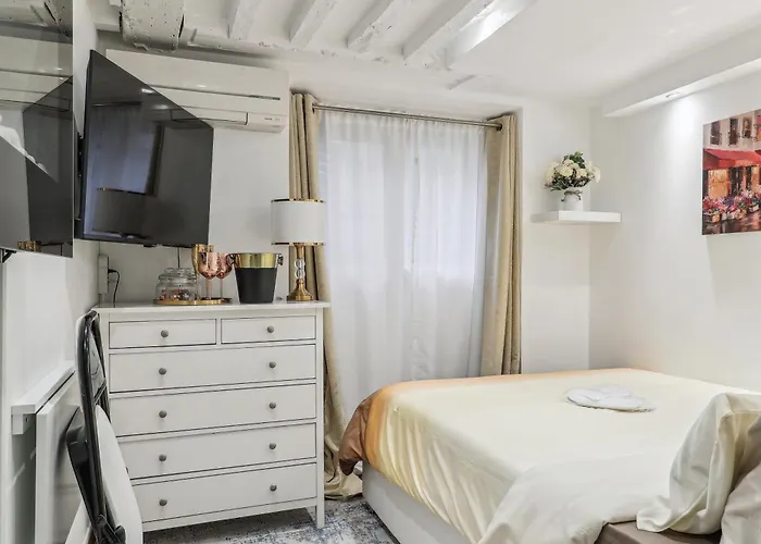 Bel Appartement Pres De Notre Dame De Lorette By Weekome