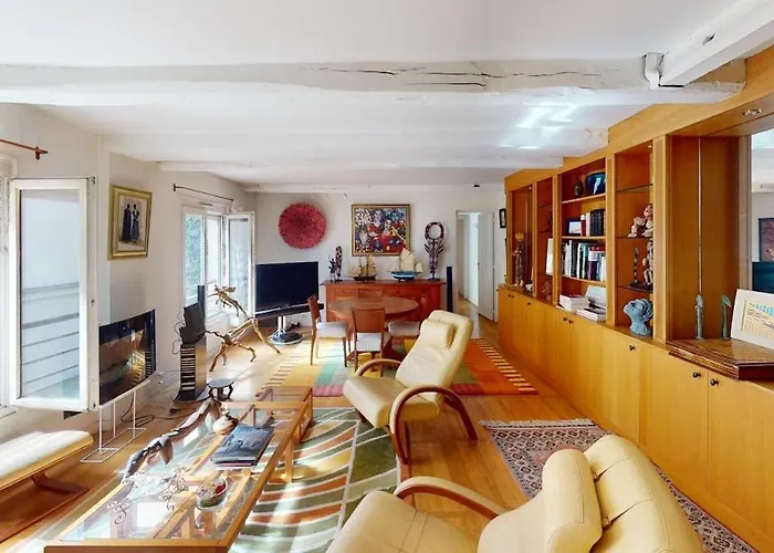 Marais Two Bedroom Haven
