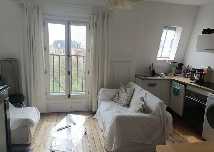 Sunny Apartment In Paris Batignolles