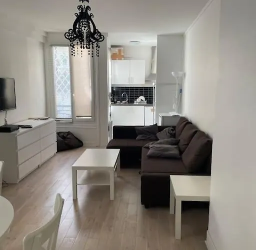 Paris 8Th, Bright, Very Good Location
