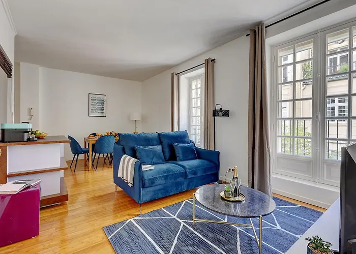 Champs-Elysees - 2Br With Balcony - Cityapartmentstay