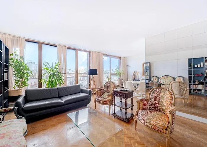 New - 3 Bedroom Flat With Eiffel Tower View