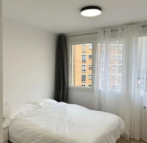 Spacious Accommodation Near Carre De Baudouin Bua