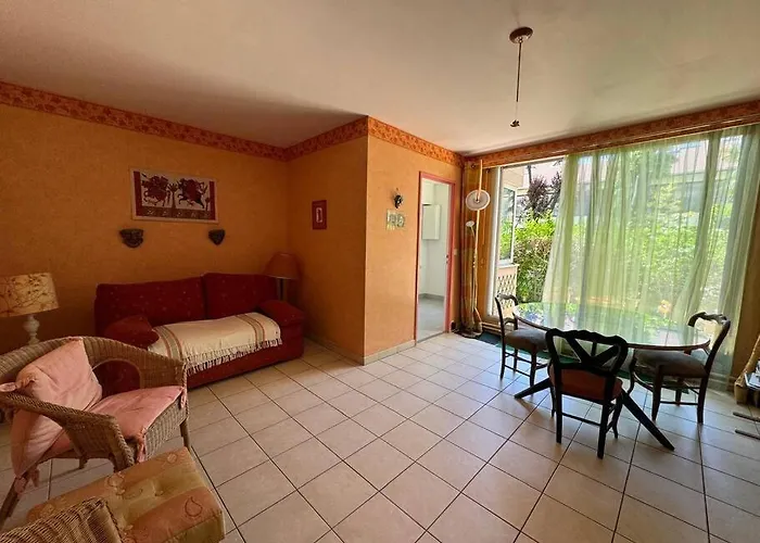 Stylish 1Br With Peaceful Garden In 18Th District