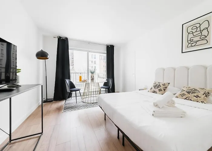 Studio Chaleureux Avec Terrasse - Paris 18 - 2P