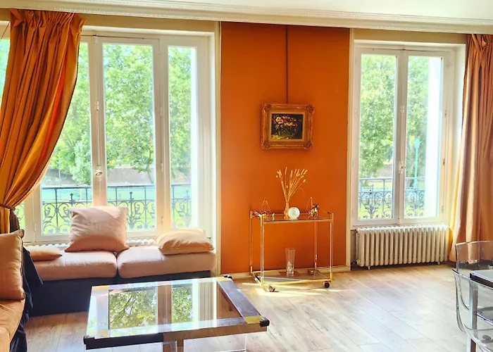 Beautiful Apartment Eiffel Tower