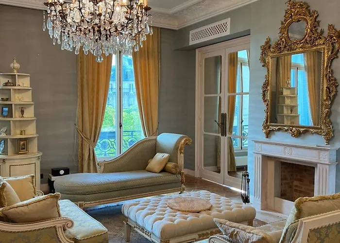 4 Bedroom Prestigious Baroque Apartment Near Trocadero
