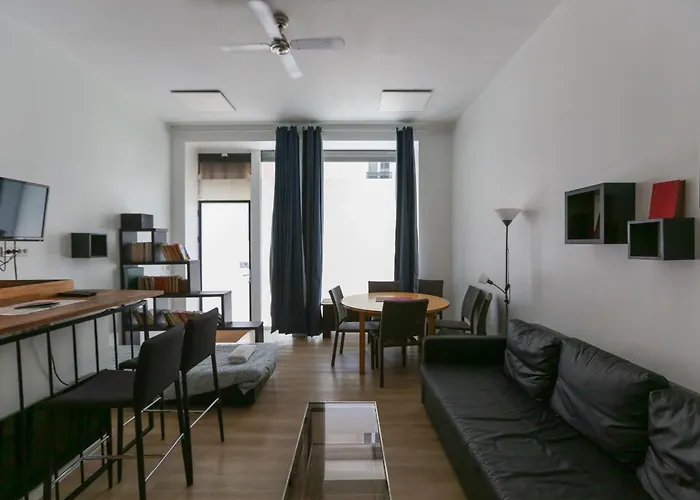 Comfortable 49 M Apartment In The Heart Of Paris