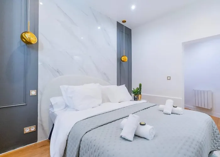Luxurious Apartment With Stylish Design And Comfort - 105