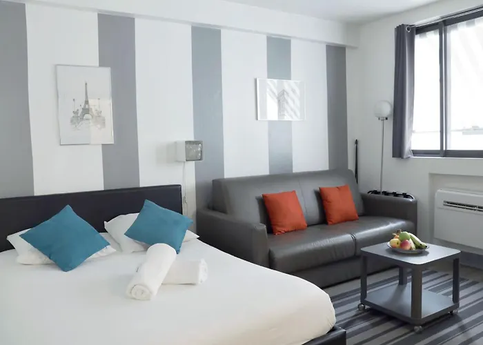 Arc De Triomphe & Trocadero Square - Cityapartmentstay