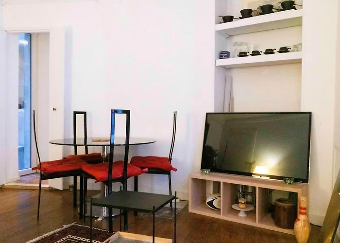 Comfortable Apartment With Beautiful Brightness