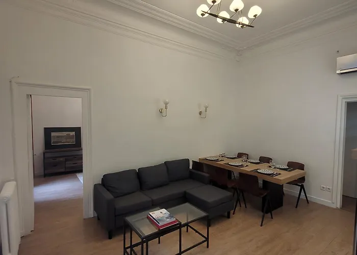 Bel Appartement Champs Elysees Avec 2 Chambres