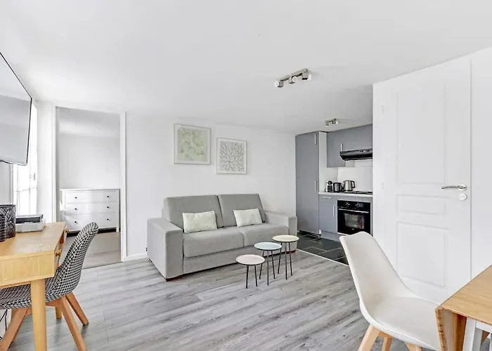 Off Bright Apartment In Heart Of Haut Marais