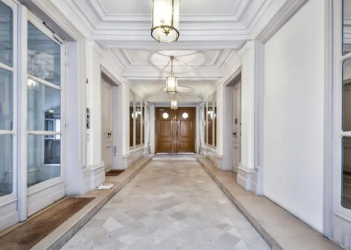 L\'Avenue Montaigne