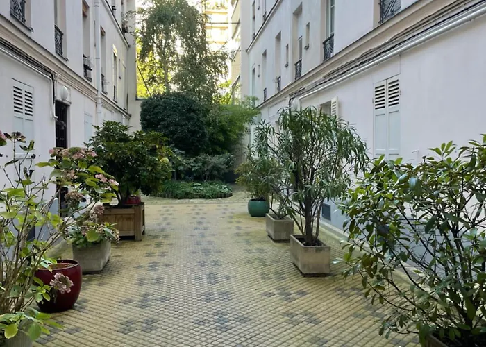Appartement Au Rez De Chaussee Pres De Gare De Lyon